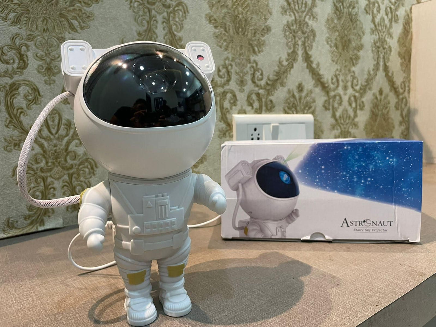 Astronaut Galaxy Projector - 360° Magnetic Head Rotation with Remote Control